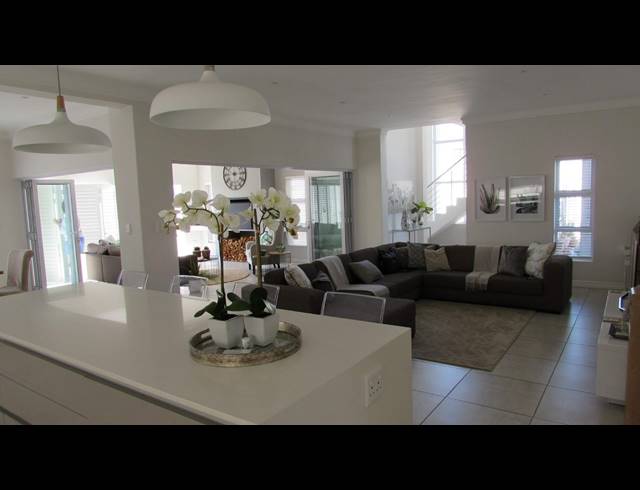 3 BEDROOM FREEHOLD FOR SALE IN PARKLANDS NORTH